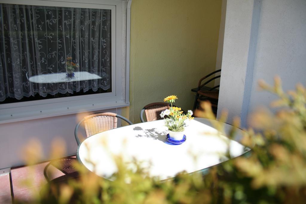 Ferienwohnung Haus Stricker Sagard Zimmer foto